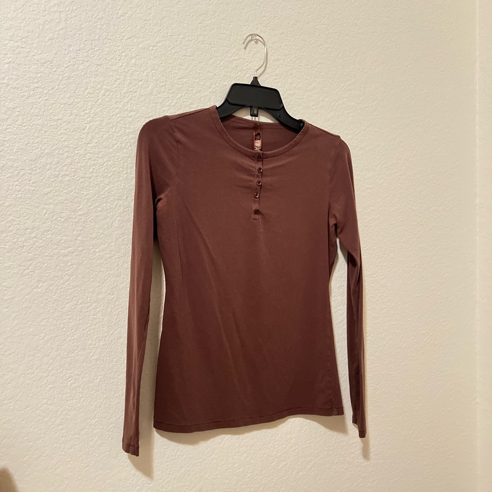 SKIMS Long Sleeve Henley Top in Brown